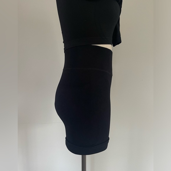 Bo + Tee Size Small Game On Ribbed High-Waisted Shorts in Black - Picture 12 of 13